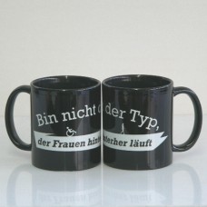 Tan Caglar "Bin nicht der Typ der Frauen hinterher läuft" Tasse, schwarz